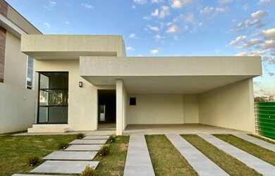 Imagem: A casa possui 3 Dormitórios, 3 Banheiros, 2 Vagas na garagem