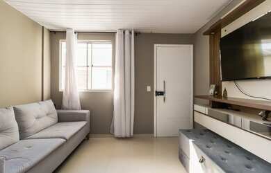 Imagem: O apartamento possui 2 Dormitórios, 1 Banheiro, 1 Vaga na garagem