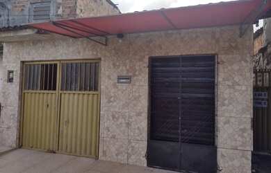 Imagem: A casa possui 2 Dormitórios, 1 Banheiro, 1 Vaga na garagem