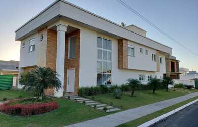 Imagem: A casa em condomínio possui 4 Dormitórios, 5 Banheiros, 4