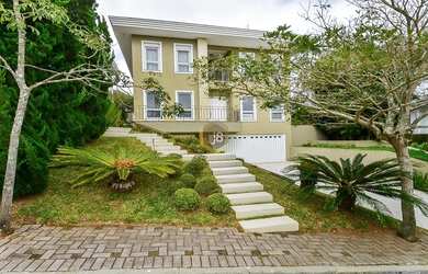 Imagem: A casa em condomínio possui 4 Dormitórios, 5 Banheiros, 5