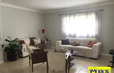 Imagem: A casa possui 3 Dormitórios, 2 Banheiros, 3 Vagas na garagem