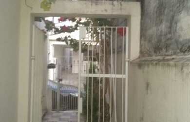 Imagem: A casa possui 3 Dormitórios, 2 Banheiros, 1 Vaga na garagem