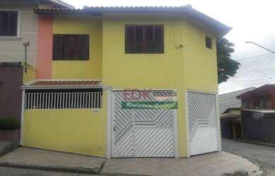 Imagem: A casa possui 3 Dormitórios, 2 Banheiros, 3 Vagas na garagem