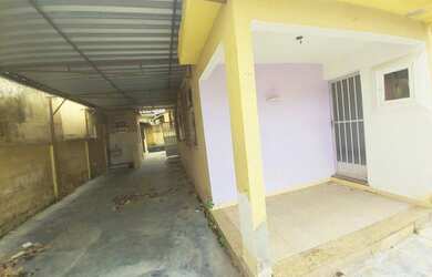 Imagem: A casa possui 3 Dormitórios, 2 Banheiros, 4 Vagas na garagem