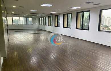 Imagem: O depósito possui 5 Vagas na garagem, 210m² de Área e está