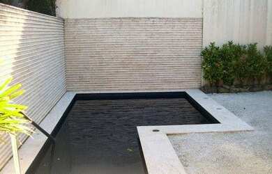 Imagem: A casa possui 3 Dormitórios, 4 Banheiros, 3 Vagas na garagem