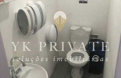 Imagem 8: Galpão de 250m² com 2 mezaninos, 5 banheiros, vestiário e copa