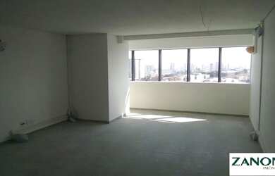 Imagem: O depósito possui 2 Vagas na garagem, 39m² de Área e está