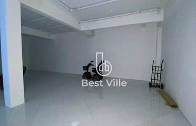 Imagem: O depósito possui 1 Vaga na garagem, 130m² de Área e está