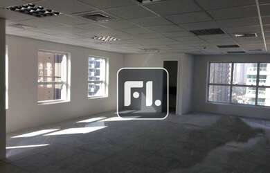 Imagem: O depósito possui 3 Vagas na garagem, 126-0m² de Área e está