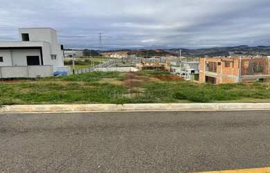 Imagem: O terreno possui 250m² de Área e está localizado em Loteamento