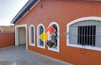 Imagem: A casa possui 3 Dormitórios, 2 Banheiros, 3 Vagas na garagem