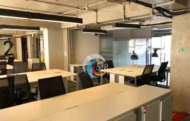 Imagem: O depósito possui 5 Vagas na garagem, 3.913m² de Área, Imóvel