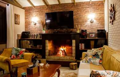 Imagem 9: Charmoso sítio. Piscina, Churrasqueira, VarandaeÁrea de serviço