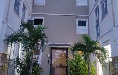 Imagem: O apartamento possui 2 Dormitórios, 1 Banheiro, 1 Vaga na garagem