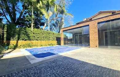 Imagem: A casa em condomínio possui 4 Dormitórios, 5 Banheiros, 4