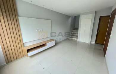 Imagem: A casa possui 3 Dormitórios, 1 Banheiro, 1 Vaga na garagem