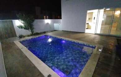 Imagem: A casa em condomínio possui 4 Dormitórios, 5 Banheiros, 4