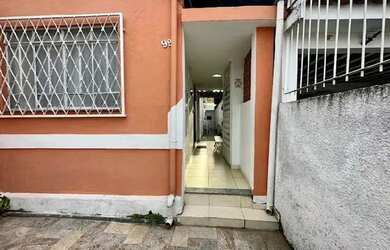 Imagem: A casa possui 2 Dormitórios, 2 Banheiros, 120m² de Área