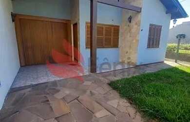 Imagem: A casa possui 2 Dormitórios, 1 Banheiro, 2 Vagas na garagem