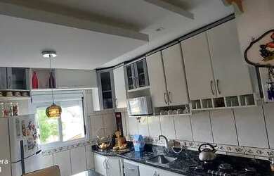 Imagem: A casa possui 3 Dormitórios, 2 Banheiros, 2 Vagas na garagem