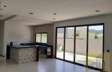 Imagem: A casa em condomínio possui 4 Dormitórios, 5 Banheiros, 5