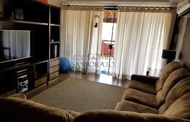 Imagem: A casa possui 3 Dormitórios, 3 Banheiros, 2 Vagas na garagem