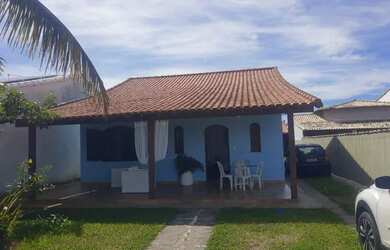 Imagem: A casa possui 4 Dormitórios, 3 Banheiros, 220m² de Área e