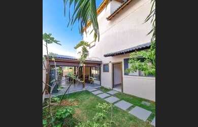 Imagem: A casa em condomínio possui 4 Dormitórios, 5 Banheiros, 5