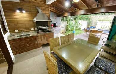 Imagem: A casa em condomínio possui 4 Dormitórios, 4 Banheiros, 2