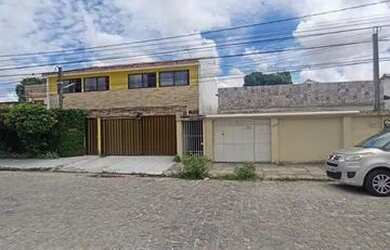 Imagem: A casa possui 5 Dormitórios, 4 Banheiros, 3 Vagas na garagem