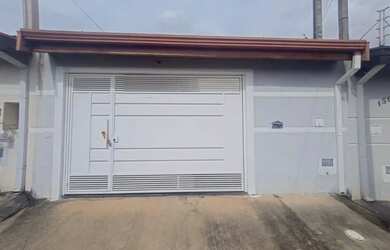 Imagem: A casa possui 2 Dormitórios, 1 Banheiro, 2 Vagas na garagem