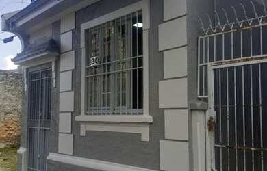 Imagem: A casa possui 3 Dormitórios, 1 Banheiro, 10.000m² de Área