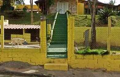 Imagem: A casa possui 2 Dormitórios, 3 Banheiros, 2 Vagas na garagem