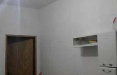 Imagem: A casa possui 1 Dormitório, 1 Banheiro e está localizado