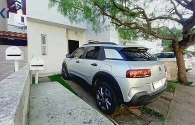 Imagem: A casa possui 2 Dormitórios, 3 Banheiros, 2 Vagas na garagem