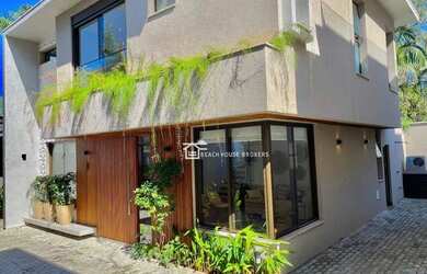 Imagem: A casa em condomínio possui 4 Dormitórios, 5 Banheiros, 2