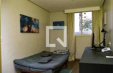 Imagem: O apartamento possui 2 Dormitórios, 1 Banheiro, 1 Vaga na garagem