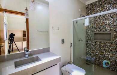 Imagem: A casa em condomínio possui 3 Dormitórios, 4 Banheiros, 4