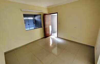 Imagem: A casa possui 2 Dormitórios, 2 Banheiros, 1 Vaga na garagem