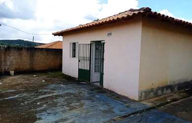 Imagem: A casa em condomínio possui 3 Dormitórios, 2 Banheiros, 5