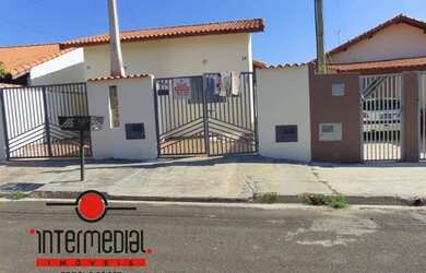 Imagem: A casa possui 2 Dormitórios, 1 Banheiro, 1 Vaga na garagem