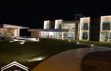 Imagem: A casa em condomínio possui 5 Dormitórios, 5 Banheiros, 500m²