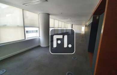 Imagem: O depósito possui 5 Vagas na garagem, 385m² de Área e está