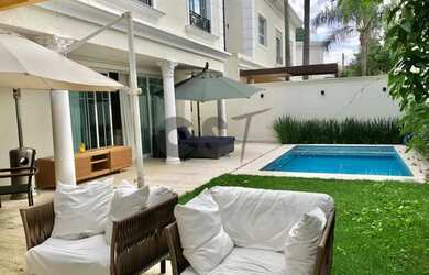 Imagem: A casa em condomínio possui 4 Dormitórios, 5 Banheiros, 5