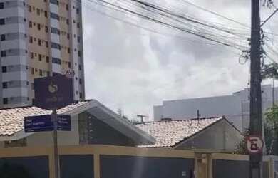 Imagem: A casa possui 4 Dormitórios, 3 Banheiros, 5 Vagas na garagem