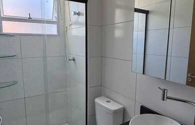 Imagem: O apartamento possui 2 Dormitórios, 1 Banheiro, 1 Vaga na garagem