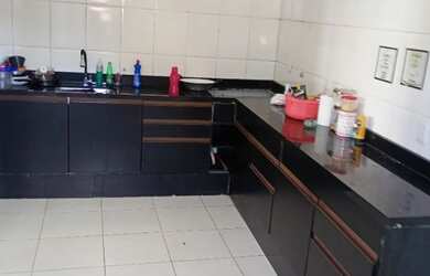 Imagem 3: Vendo uma casa em Guarapari no bairro coroado. A casa tem três quartos sala espaçosa