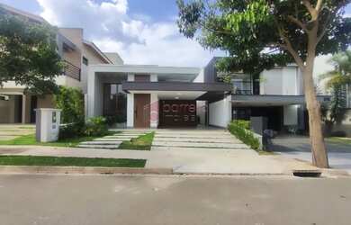 Imagem: A casa em condomínio possui 3 Dormitórios, 3 Banheiros, 4